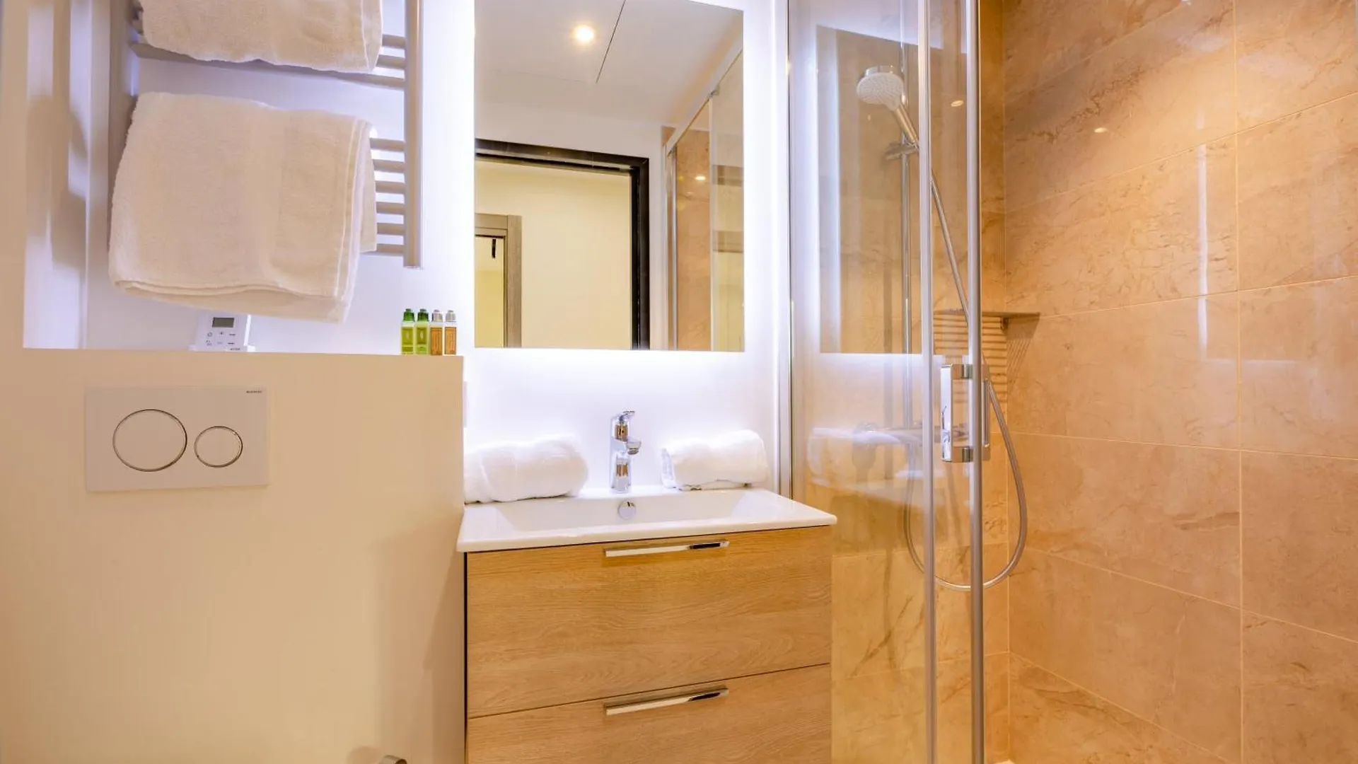 Scandinavian Urban 3 - 2Br Apartment In Cannes Center - Close To The Beach And Palais 0*,  Franciaország